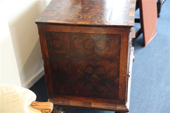 A William & Mary oyster veneered chest, W.2ft 8in. D.1ft 10in. H.2ft 4in.